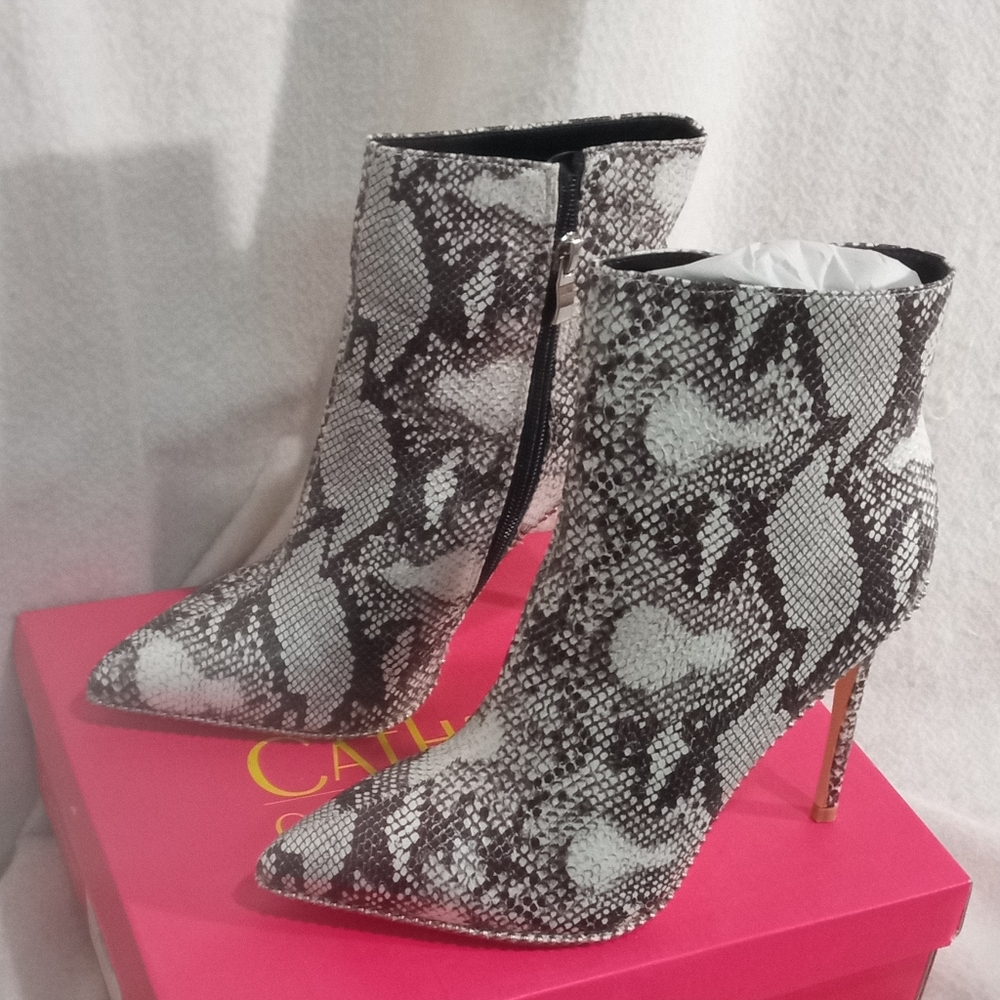 Catherine Malandrino Lena 8.5 Snake Vega booties